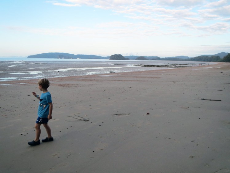 Thailand-Noppharathara-beach1