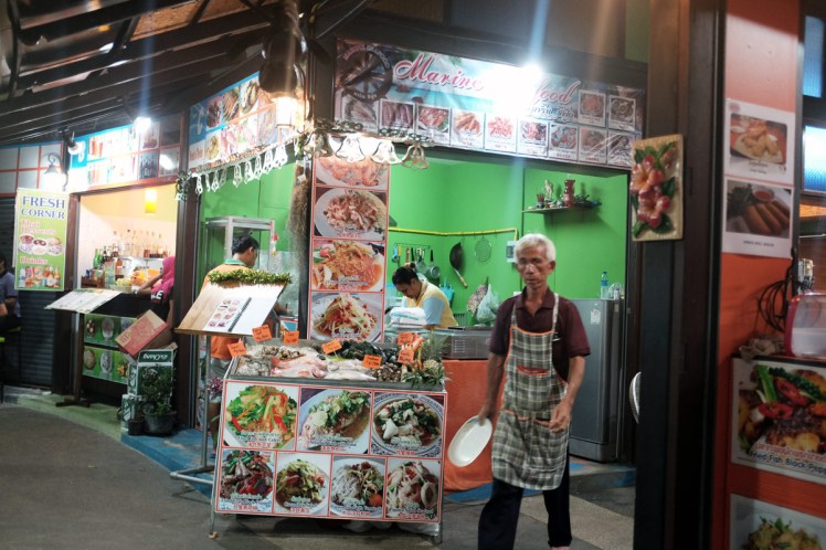 Thailand-Noppharathara-foodcourt1