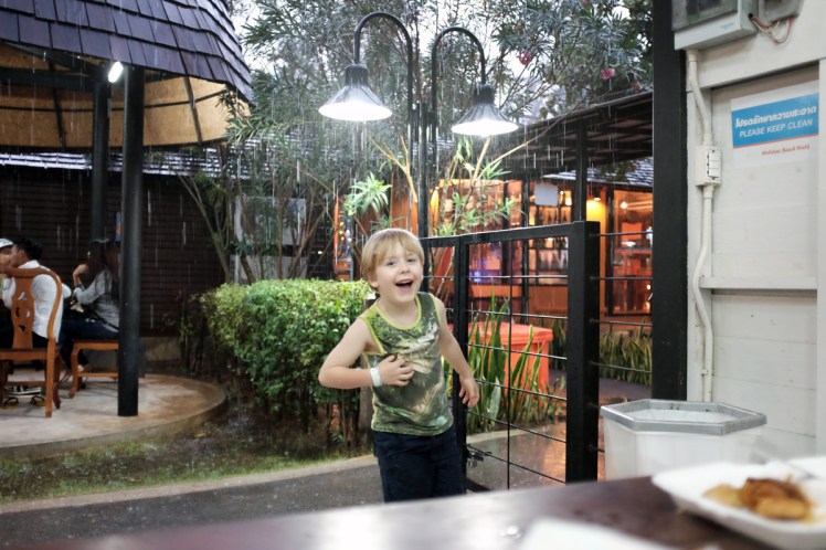 Thailand-Noppharathara-foodcourt5-regn