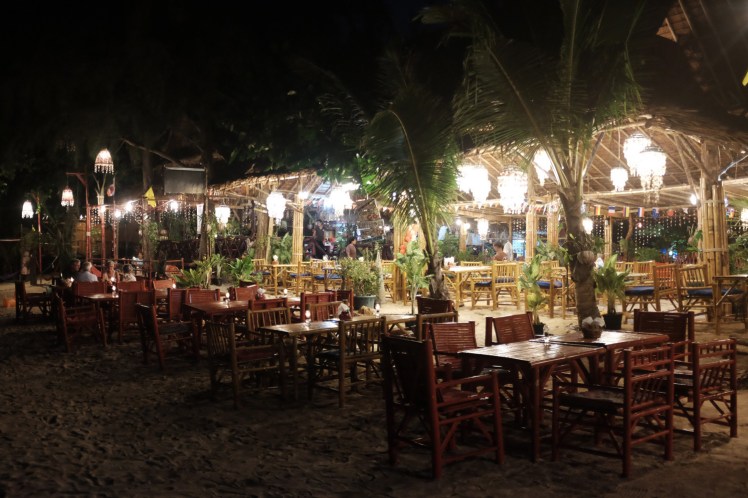 KohLanta-KlongDao2016-strand7-restaurang1.jpg