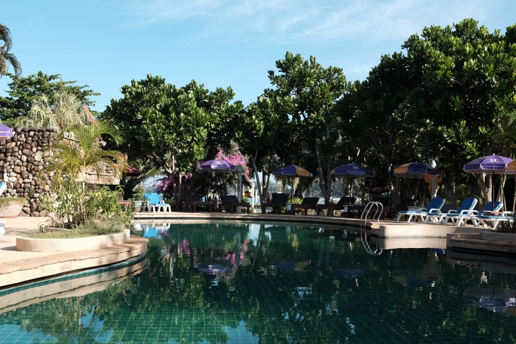 Thailand2016-KohLanta-hotell-pool1