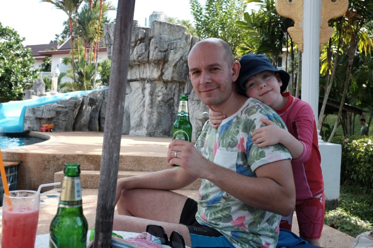 Thailand2016-KohLanta-hotell-pool3