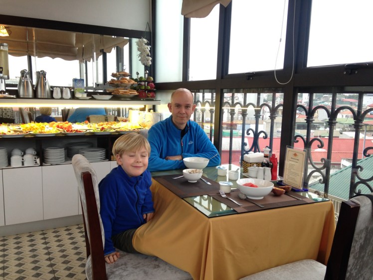 hanoi-hotell8-frukost