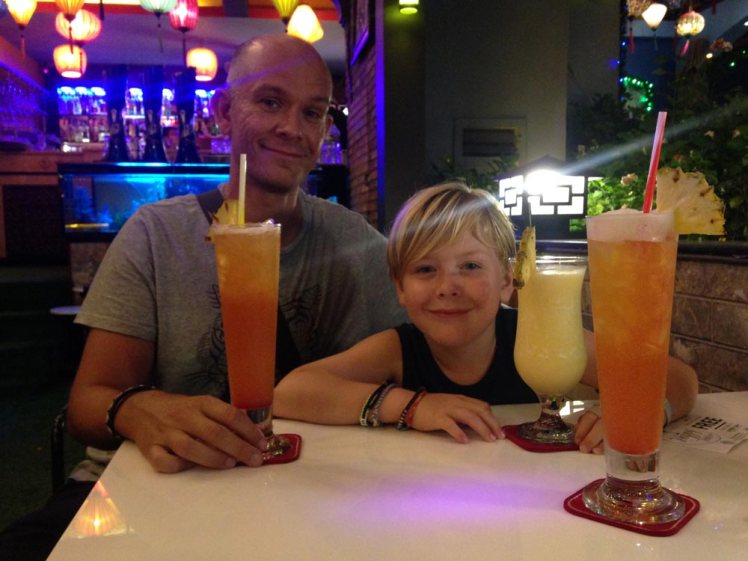 saigon-backpackerkvarteren-rooftopbar3