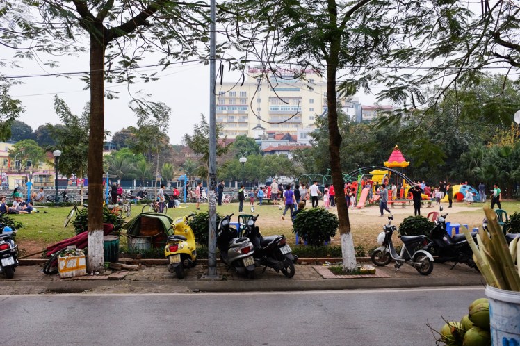 Hanoi2018-TayHo-parken.jpg