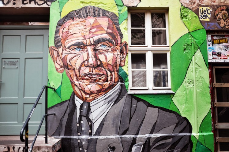 Berlin-HackescherMarkt-streetart2